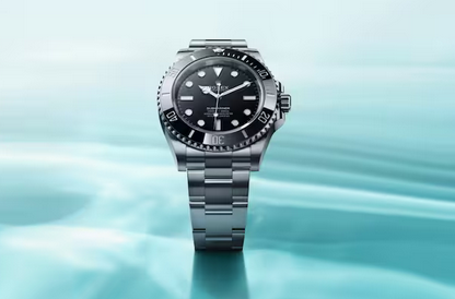 O Rolex Submariner foi o primeiro relógio de pulso com impermeabilidade até 100 metros de profundidade. Atualmente, ele atinge a marca de 300 metros